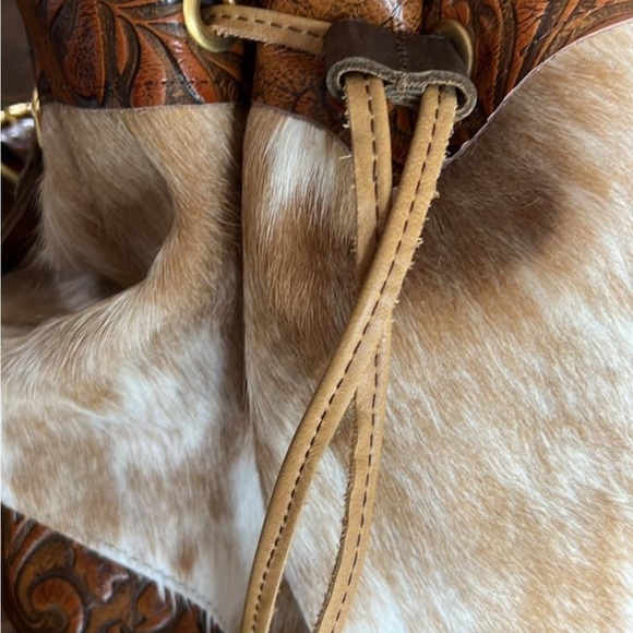 Custom cowhide drawstring cross body bag. - Picture 2 of 5